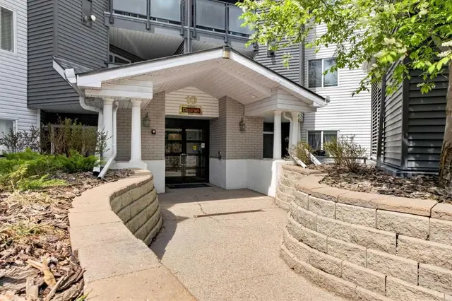 10 Sierra Morena Mews SW #418
