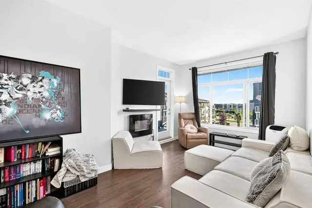 28 Auburn Bay Link SW #401