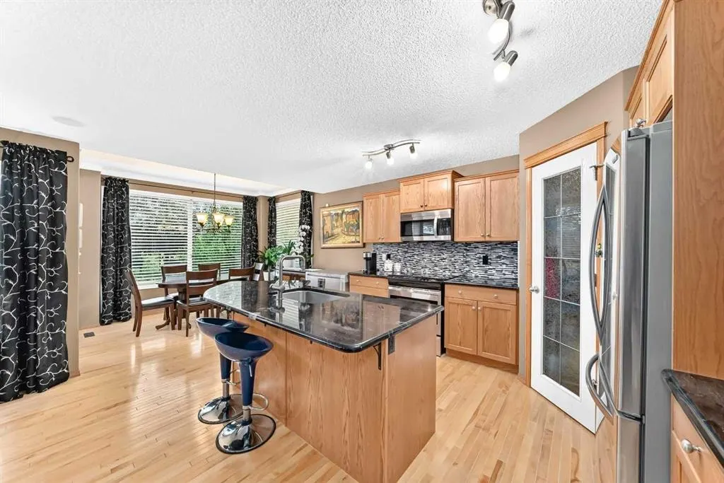 144 Cougarstone Common SW — photo 2