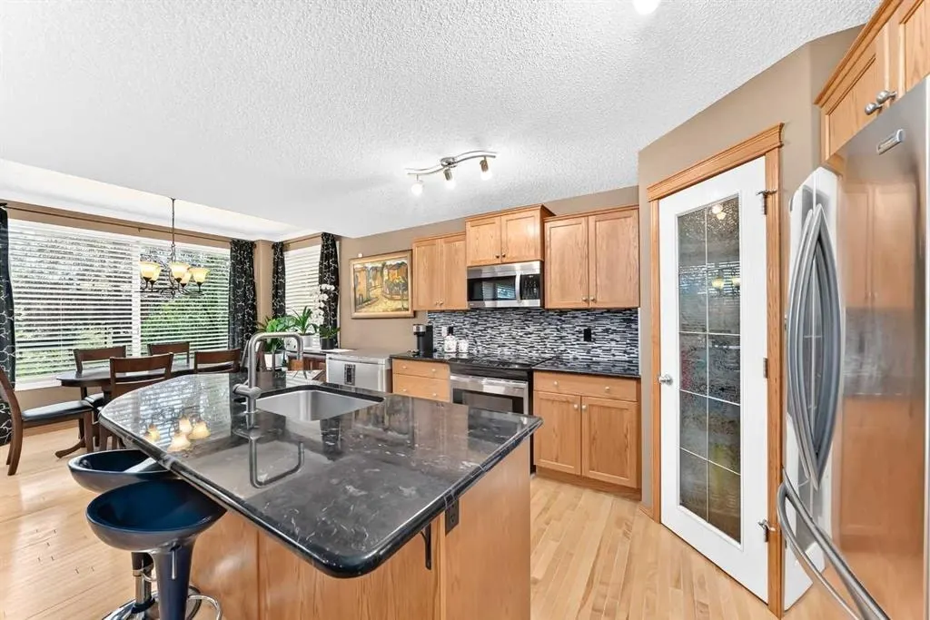144 Cougarstone Common SW — photo 3