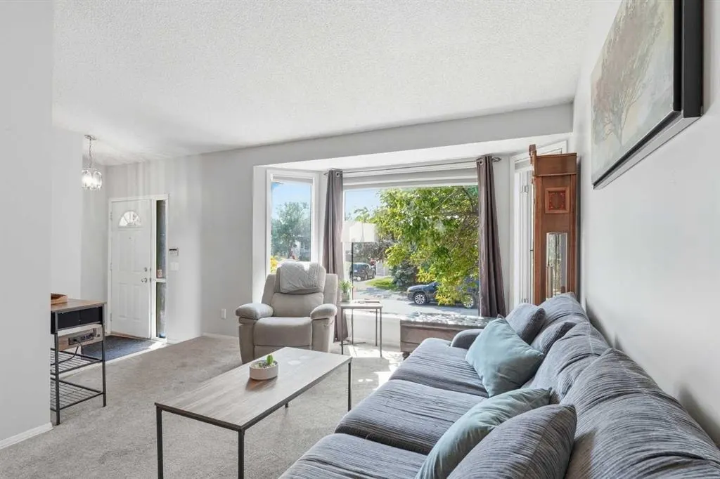 271 Erin Meadow Close SE — photo 3