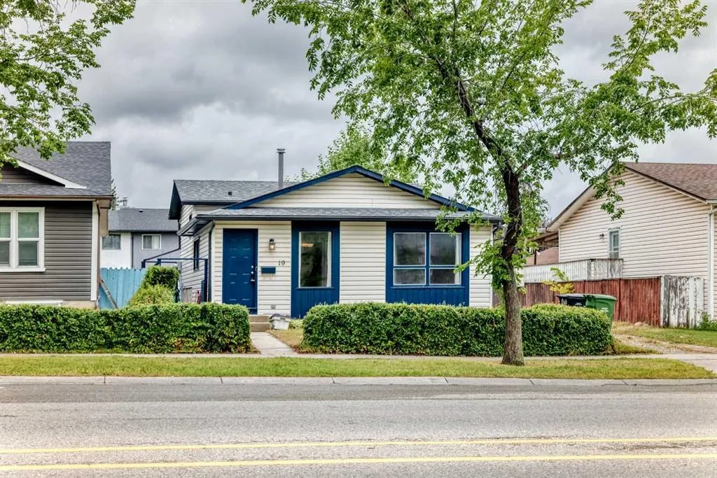 19 Falshire Drive NE — photo 1