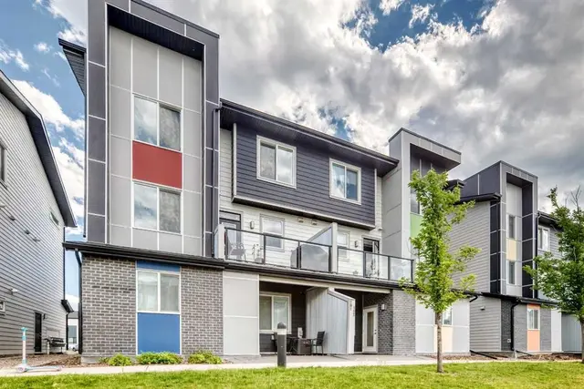 120 Redstone Walk NE #203