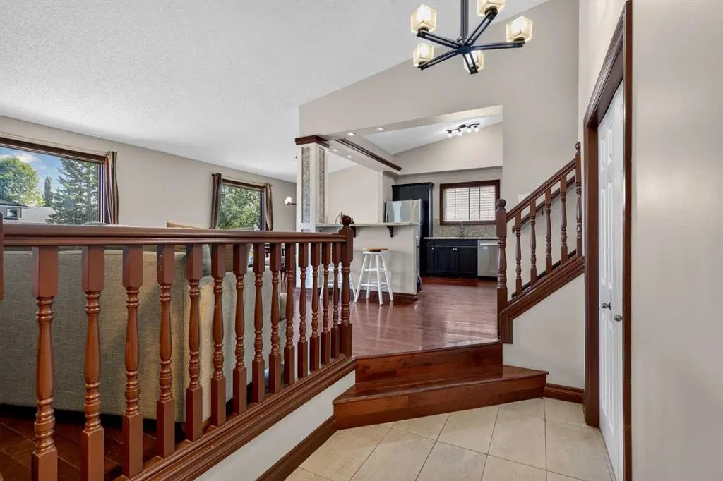 196 Suncrest Way SE — photo 2