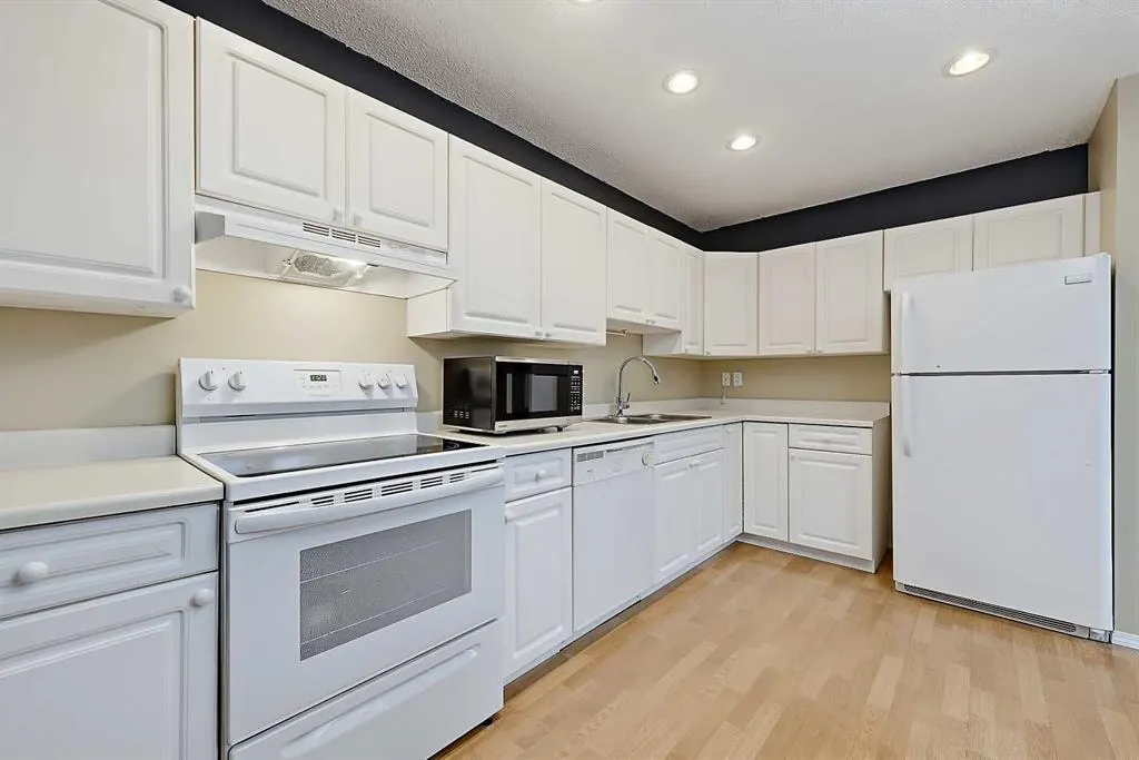 3620 51 Street SW #15 — photo 3