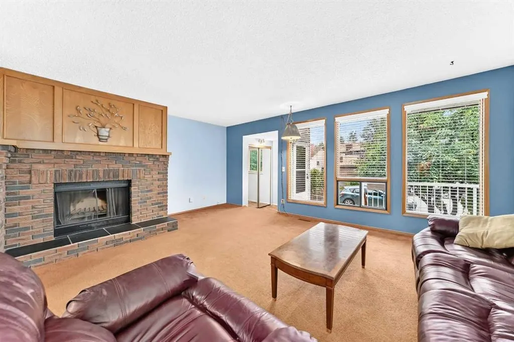 4008 46 Street SW — photo 2