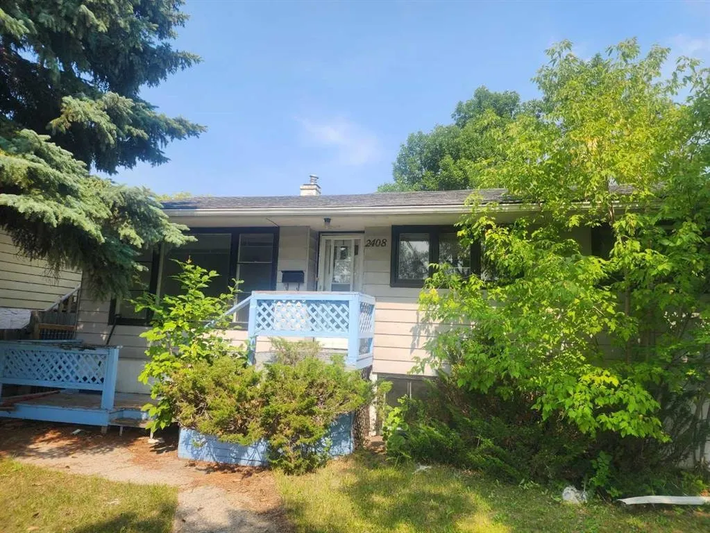 2408 23 Avenue SW — photo 2