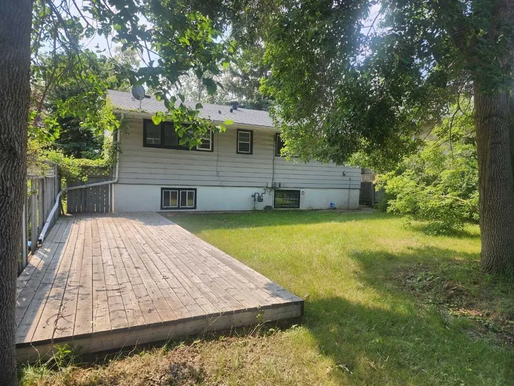 2408 23 Avenue SW — photo 3