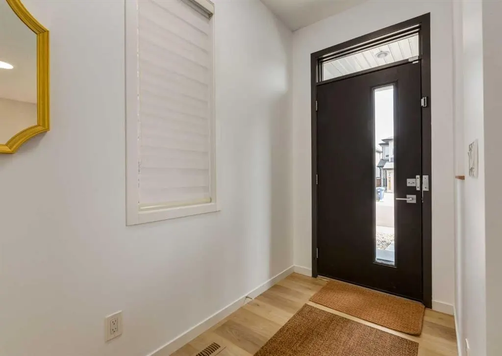 71 Seton Gardens SE — photo 2