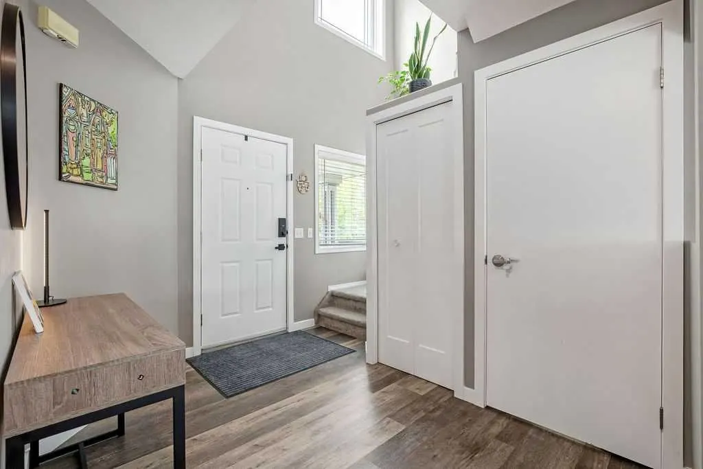 141 Somerset Circle SW — photo 2