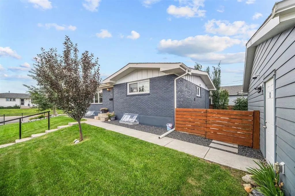 703 Millar Road NE — photo 2
