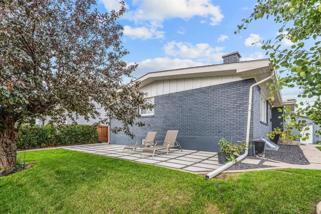 703 Millar Road NE — photo 3