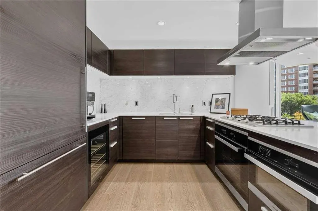 738 1 Avenue SW #302 — photo 3