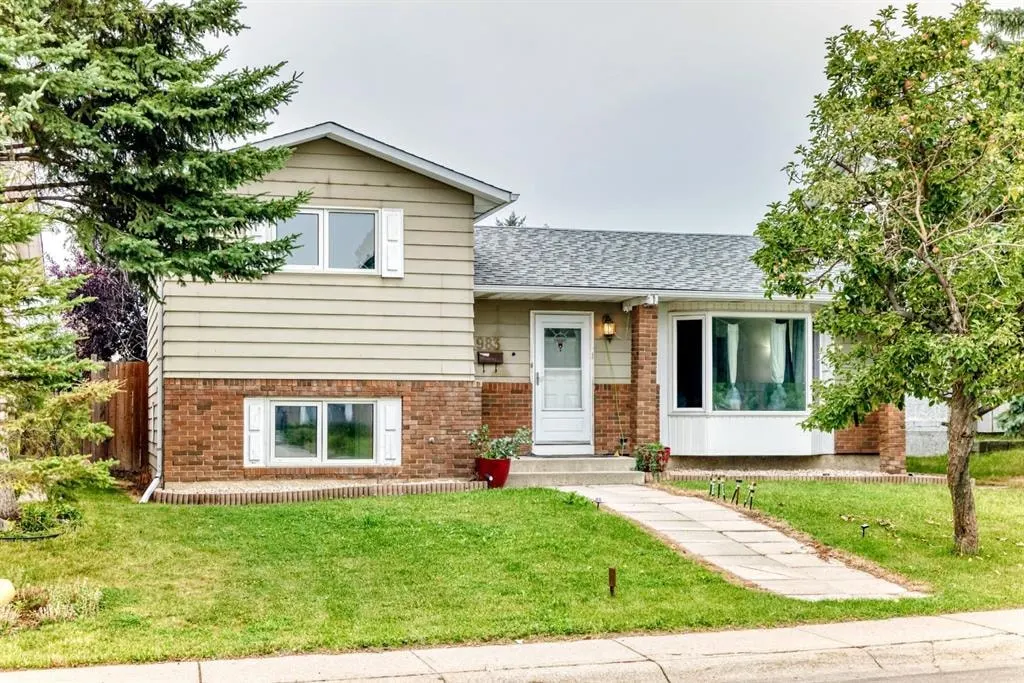 983 Rundlecairn Way NE — photo 1