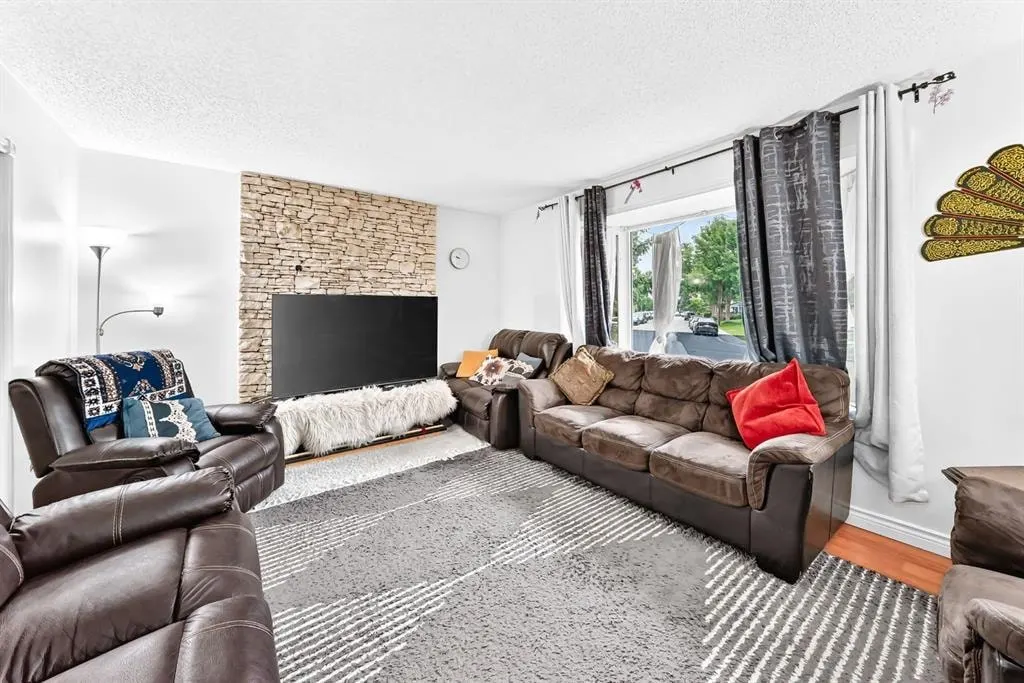 983 Rundlecairn Way NE — photo 3