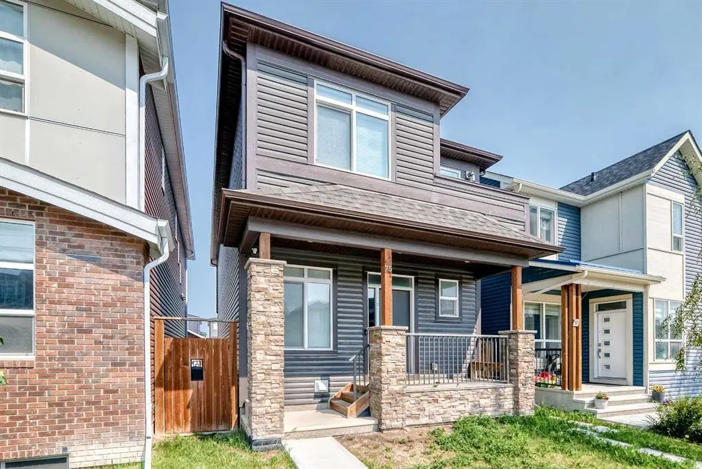 75 Howse Crescent NE — photo 2
