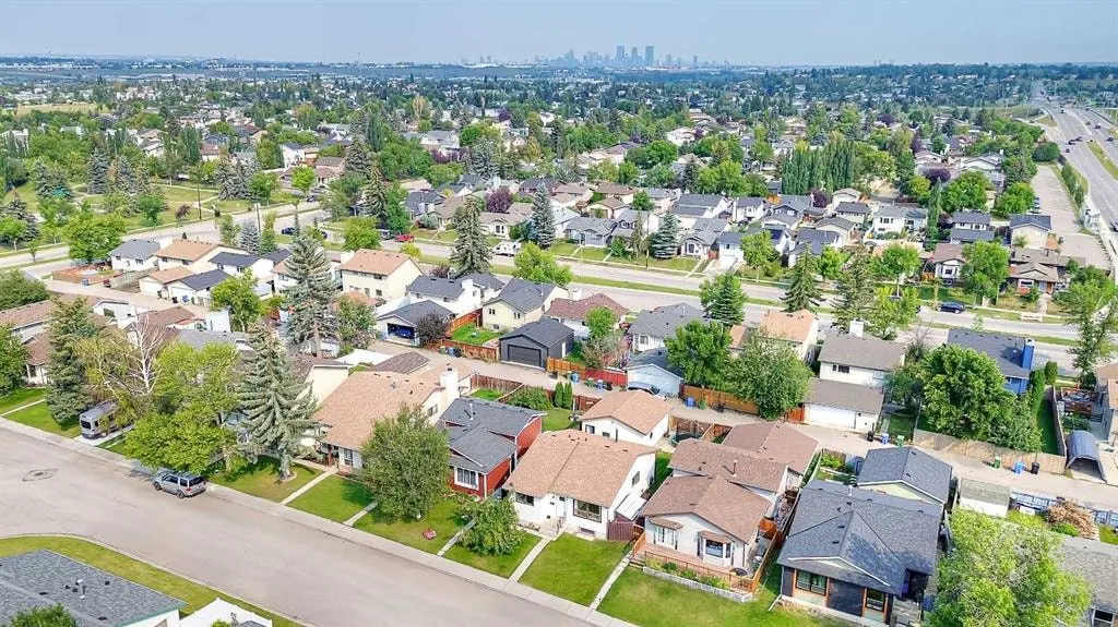 40 River Valley Crescent SE — photo 2