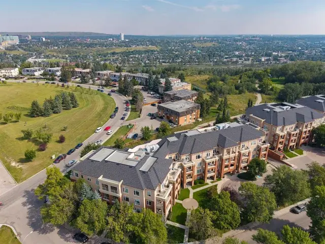 2 Hemlock Crescent SW #311