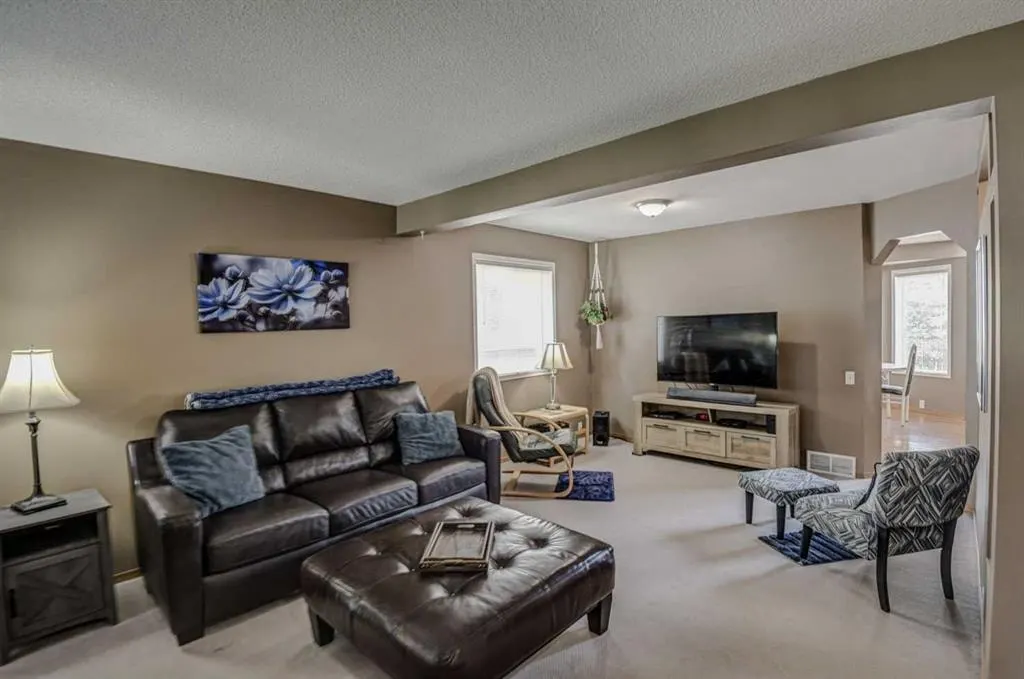124 Del Ray Close NE — photo 3