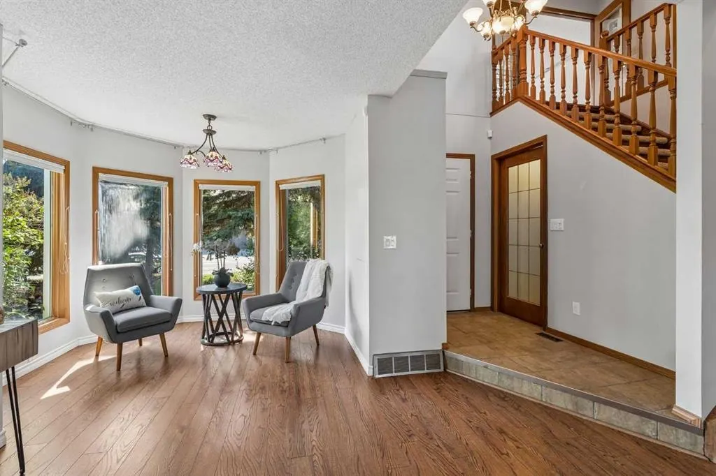 728 Shawnee Drive SW — photo 2