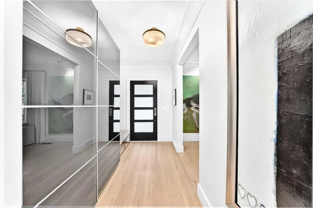 3223 2 Street SW — photo 3