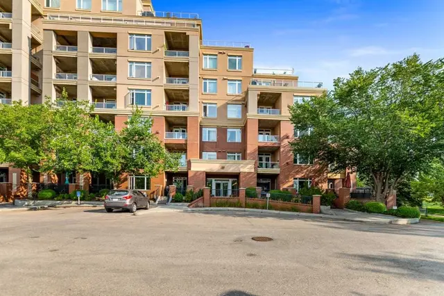 24 Hemlock Crescent SW #3113