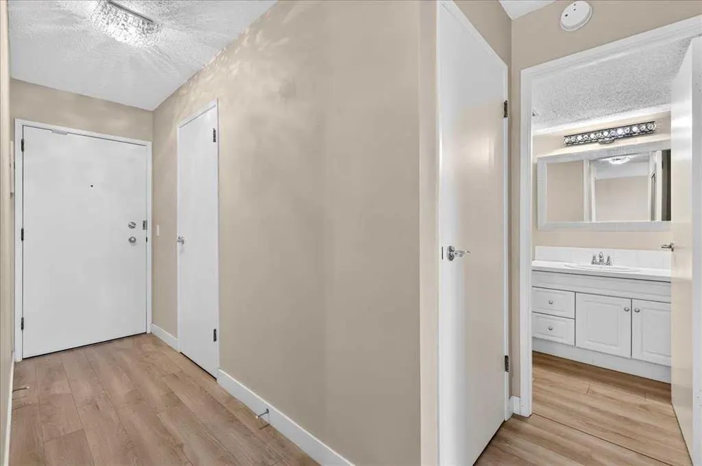 521 57 Avenue SW #306 — photo 3
