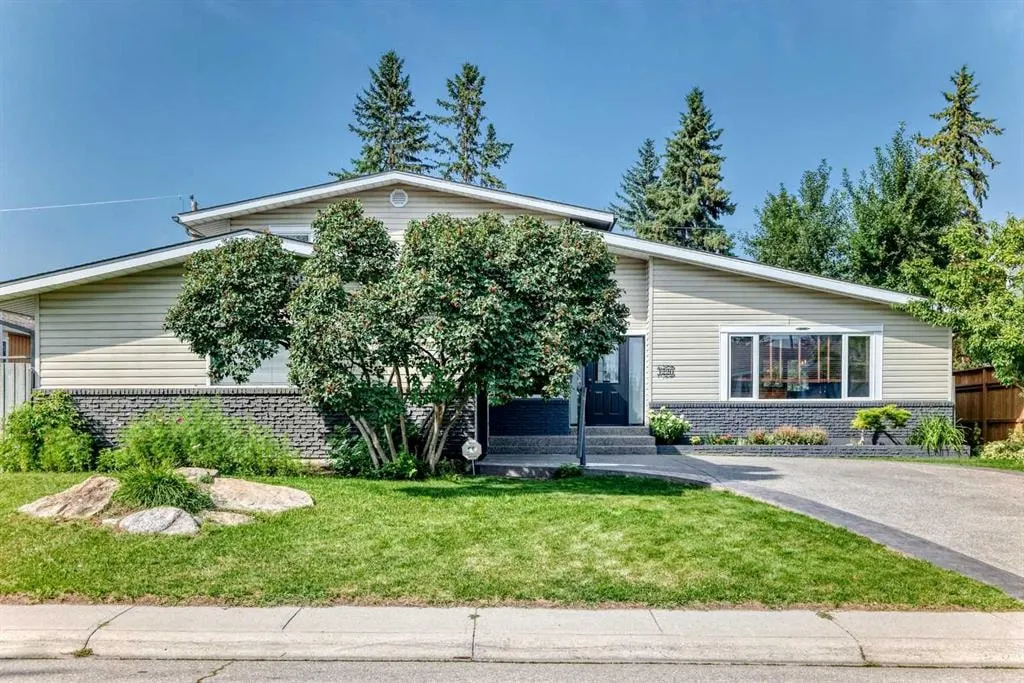 1220 73 Avenue SW — photo 3