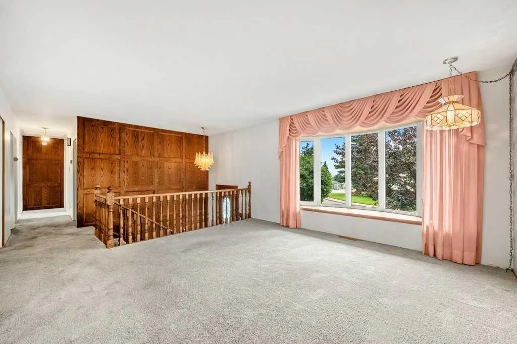 4515 Norquay Drive NW — photo 3