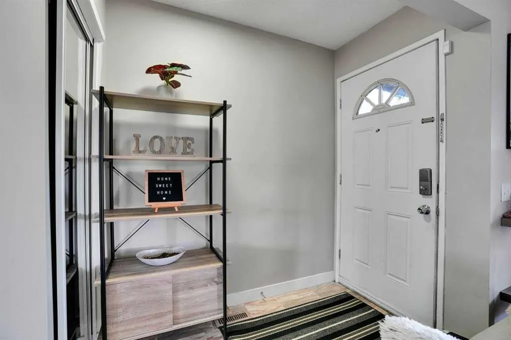 5620 Temple Drive NE — photo 2