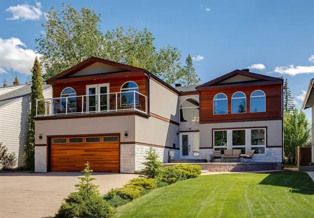223 Pump Hill Crescent