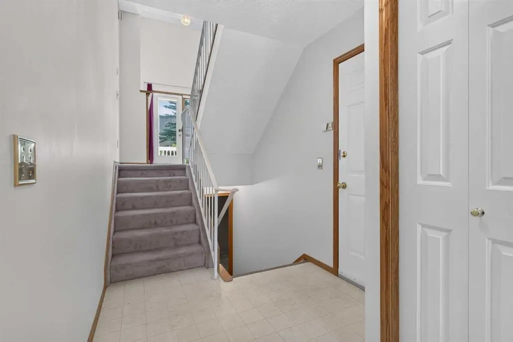 52 Glenbrook Villas SW — photo 3