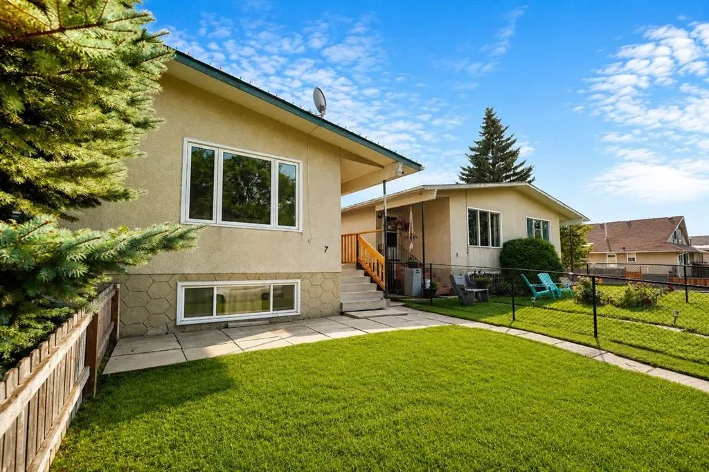 7 Dovercliffe Way SE — photo 3