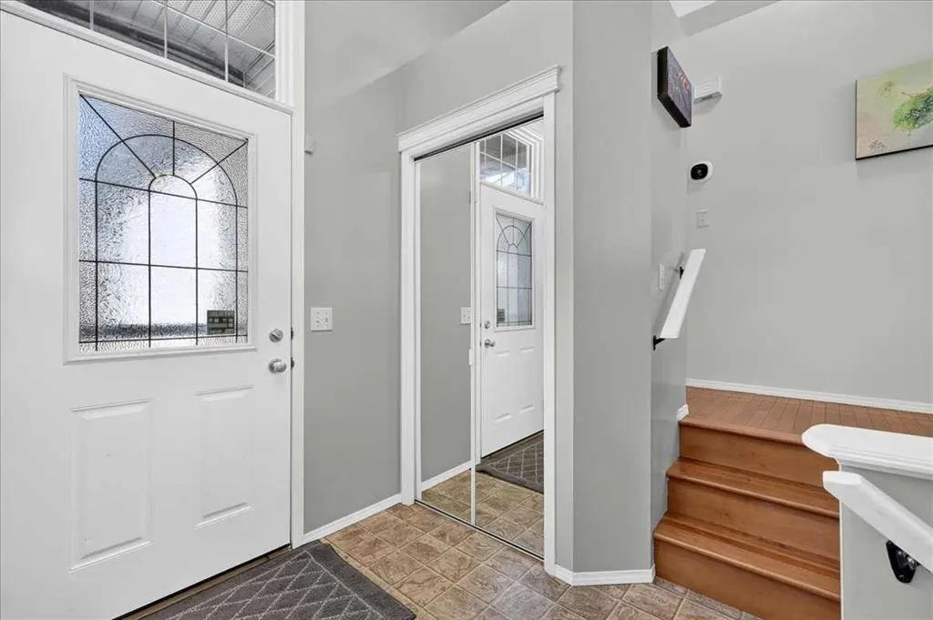 23 Copperfield Rise SE — photo 2