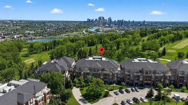 14 Hemlock Crescent SW #7305
