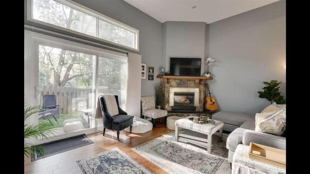 164 Glamis Terrace SW — photo 3
