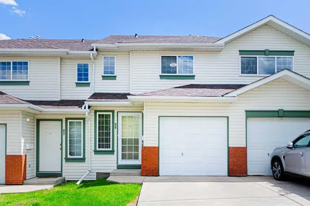 88 Country Hills Villas NW