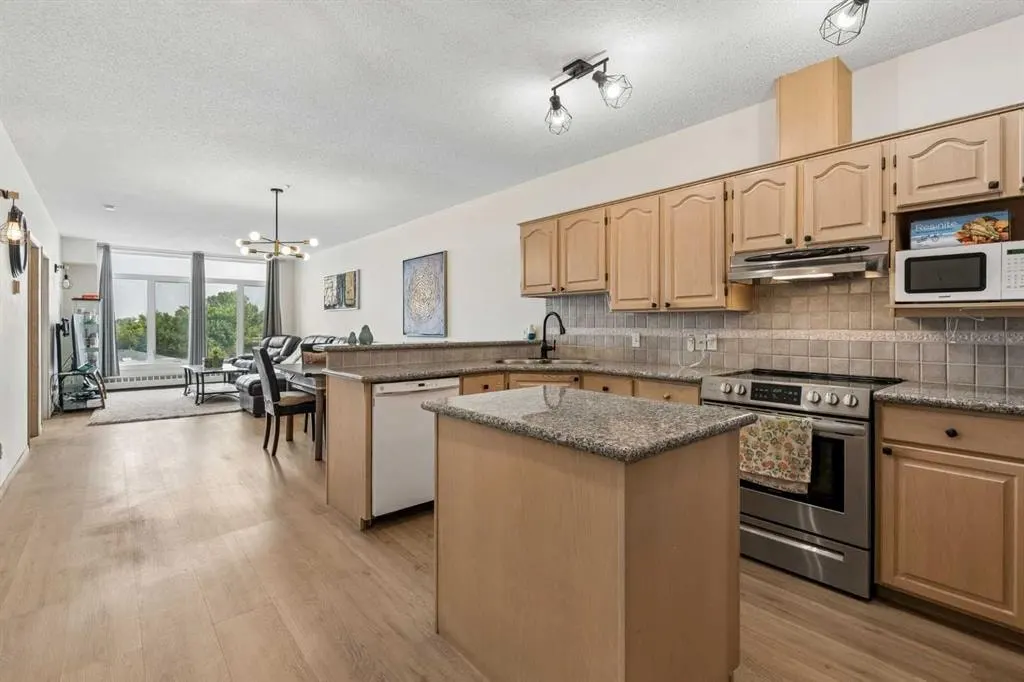 103 10 Avenue NW #401 — photo 3