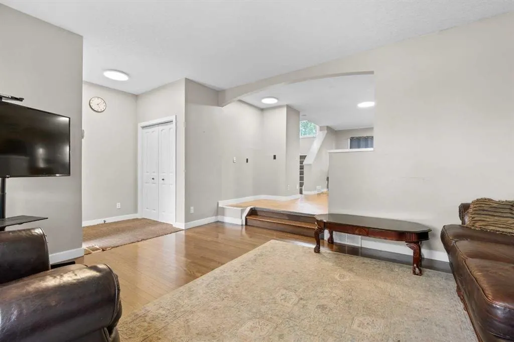 303 Saddlebrook Way NE — photo 3