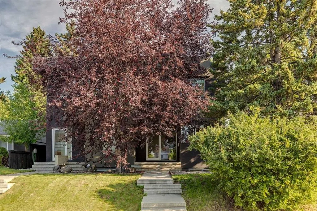 2218 32 Avenue SW — photo 1