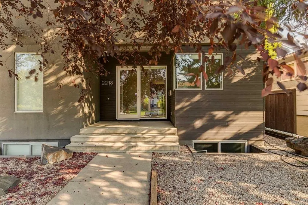 2218 32 Avenue SW — photo 2