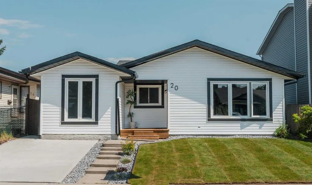 20 Castlegrove Way NE — photo 1