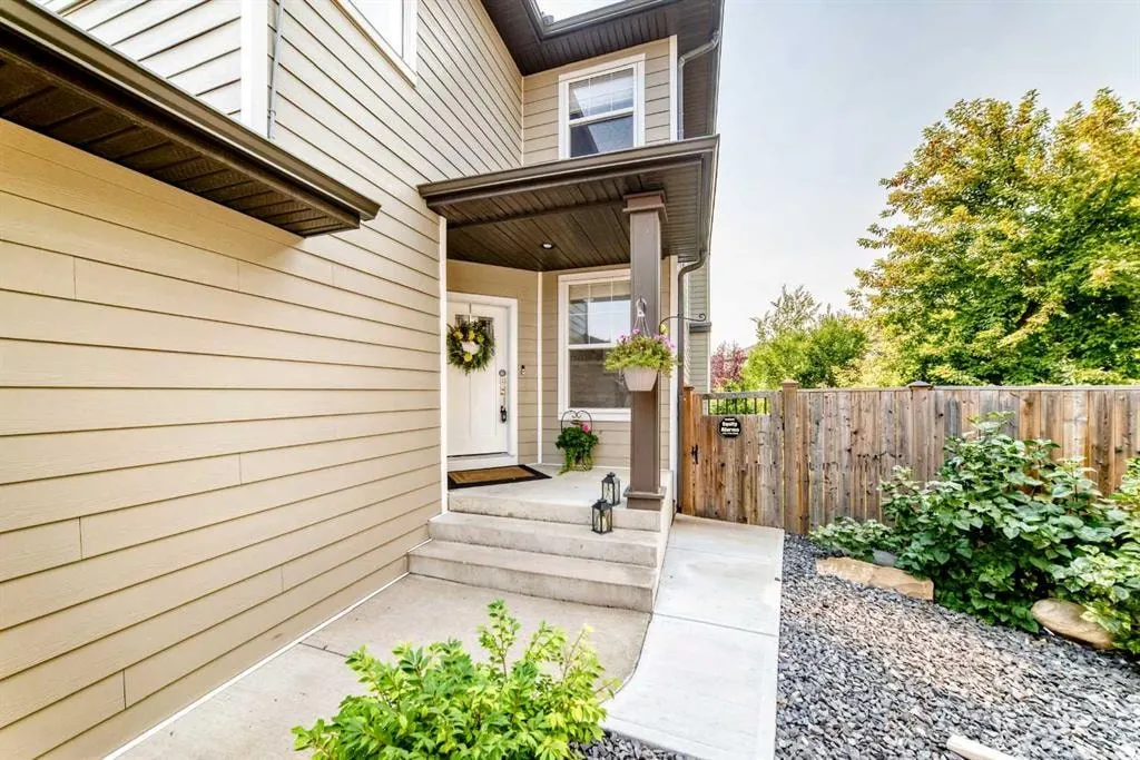 23 Everoak Bay SW — photo 2