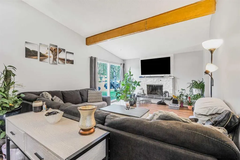 5112 Maryvale Drive NE — photo 3