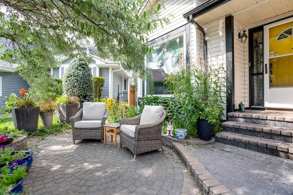 337 Sandringham Court NW — photo 3