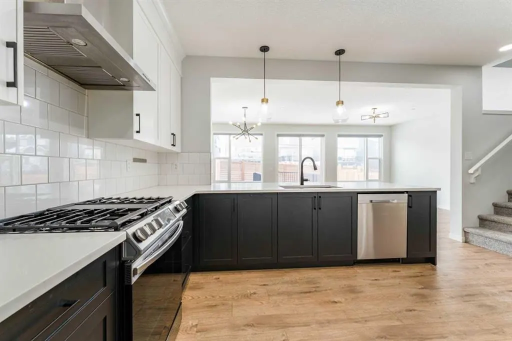 13 Calhoun Crescent NE — photo 2
