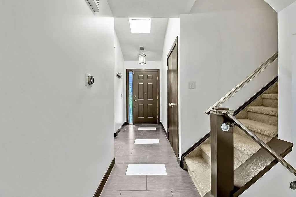 200 Bernard Drive NW — photo 2