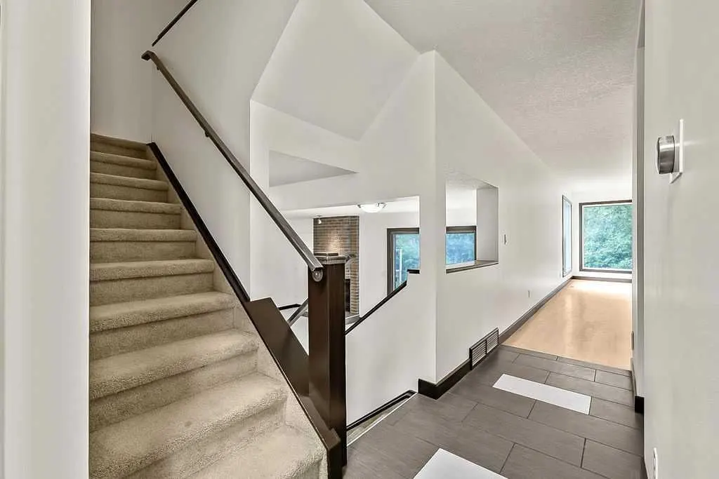 200 Bernard Drive NW — photo 3