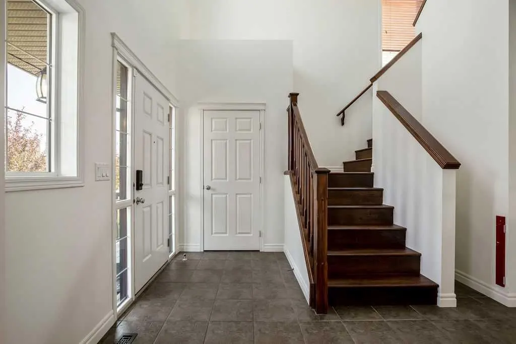 134 Prestwick Terrace SE — photo 2