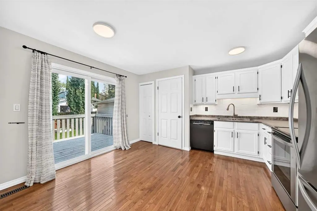 116 McKerrell Close SE — photo 3